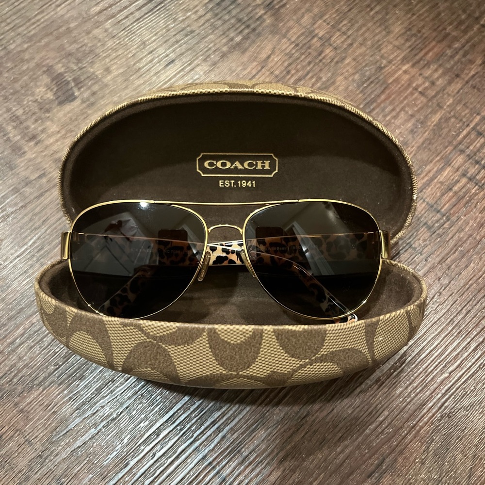 Coach aviator sunglasses with case